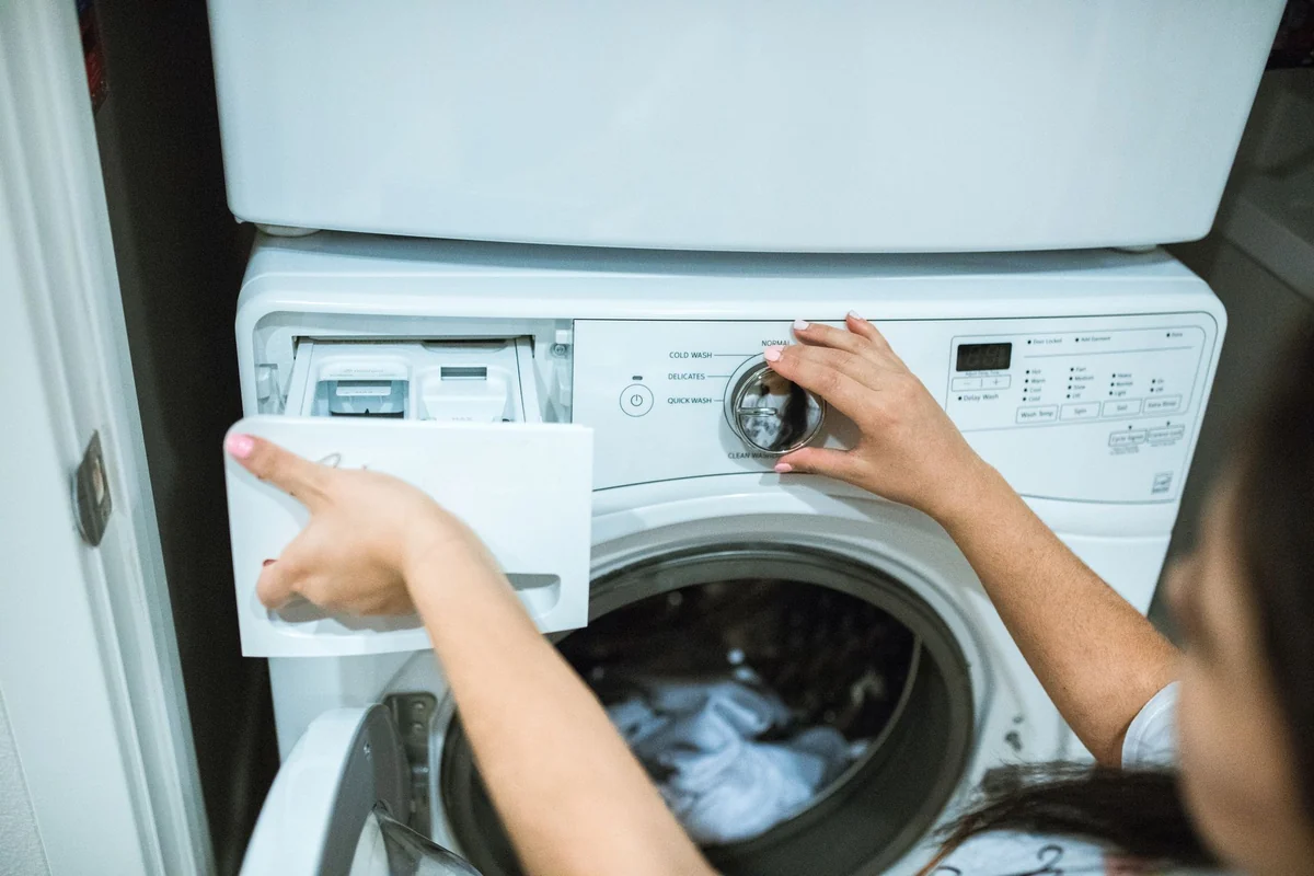 Réparation d'un lave-linge : démontage et diagnostic